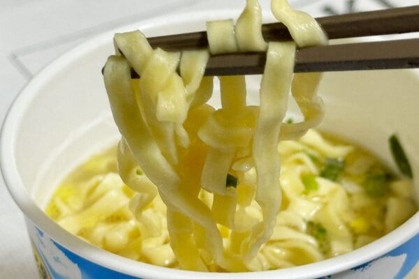 カップラーメン カップ麺 沖縄そば専門店 名店 浜屋そば マルちゃん ちぢれ麺