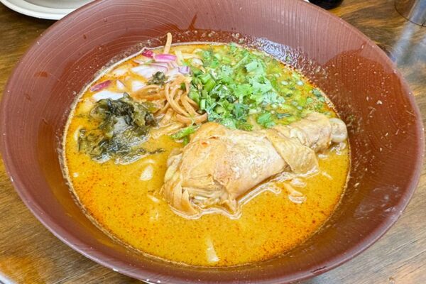 那覇市 牧志 タイ料理 カオソーイ 専門店 カレーラーメン タイ式スパイスラーメン