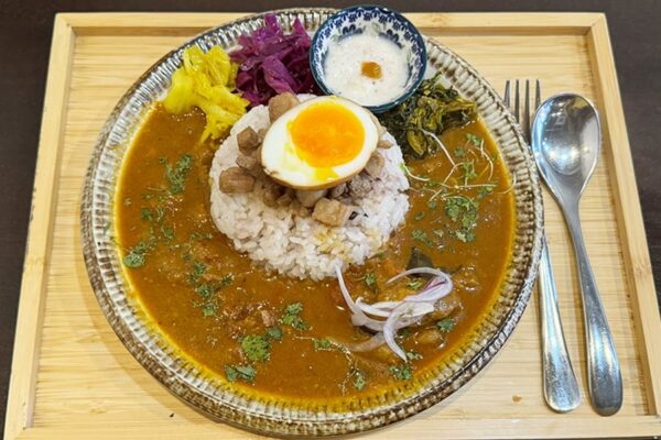 那覇市 前島 スパイスカレー ヒロカリー 沖縄魯肉飯カレー ルーローハンカレー