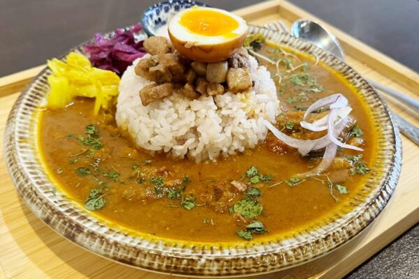 那覇市 前島 スパイスカレー ヒロカリー 沖縄魯肉飯カレー ルーローハンカレー