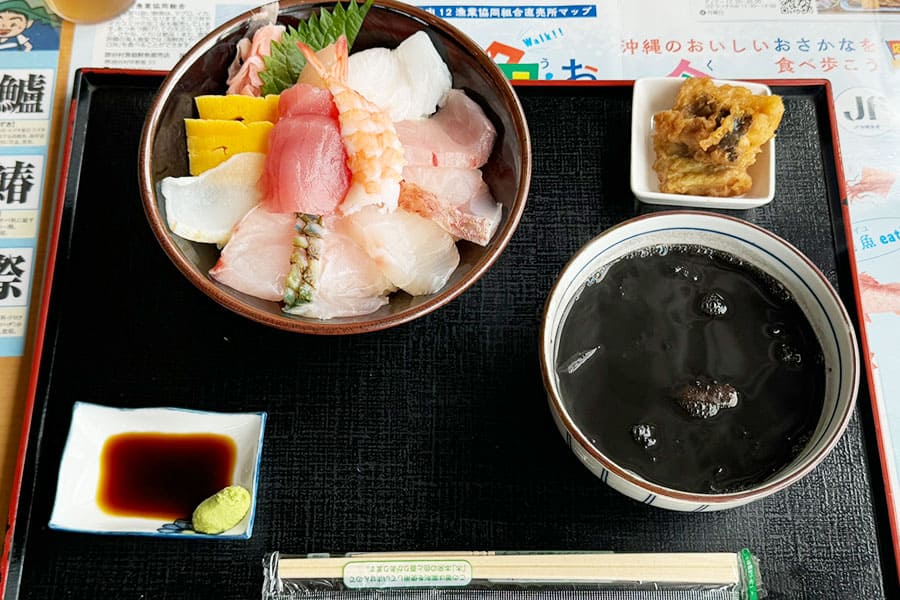 名護市 名護漁港食堂 海鮮丼 イカスミ汁 セット