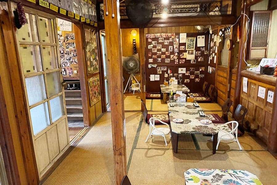 名護市 幸喜 七輪 焼肉 おばぁの家 店内 雰囲気