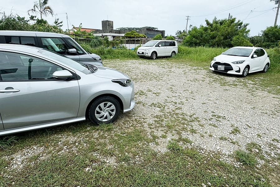 恩納村 沖縄そば 崎濱製麺 駐車場