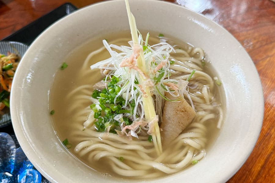 恩納村 沖縄そば 崎濱製麺 Bセット 骨なしてびちすば 中サイズ