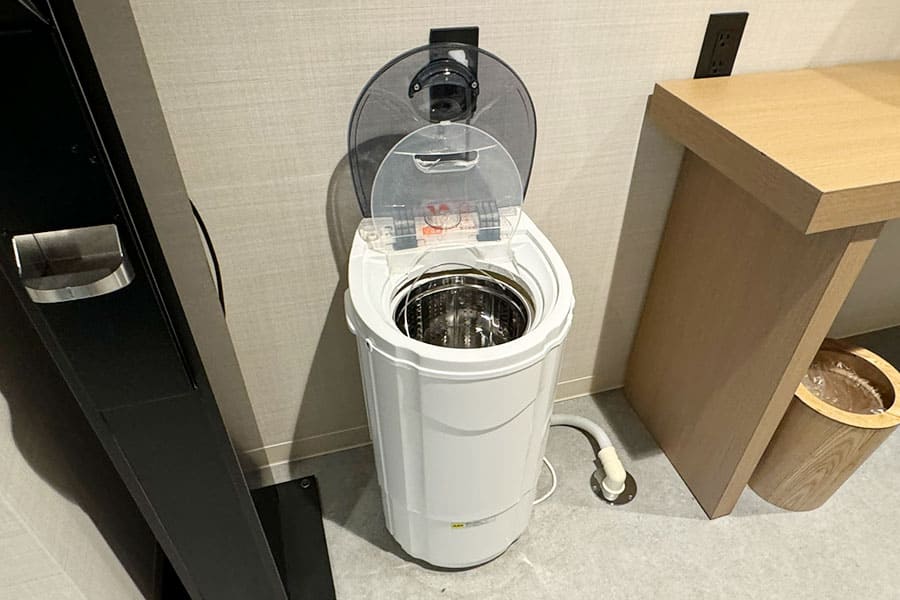 名護市 TWIN-LINE HOTEL YANBARUトゥインラインホテル アネックス棟 2F コインランドリー 水着の脱水機